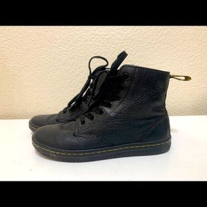 Dr. Martens Leyton Boot